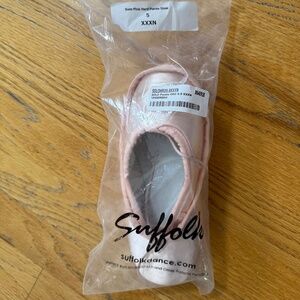 Suffolk Pointe Shoes - Brand New